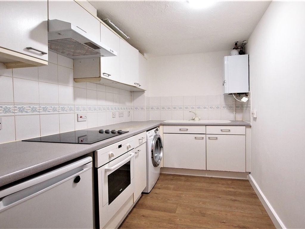 1 bed flat for sale in Yeoman Court, Yeoman Close, Beckton, London E6, £249,950