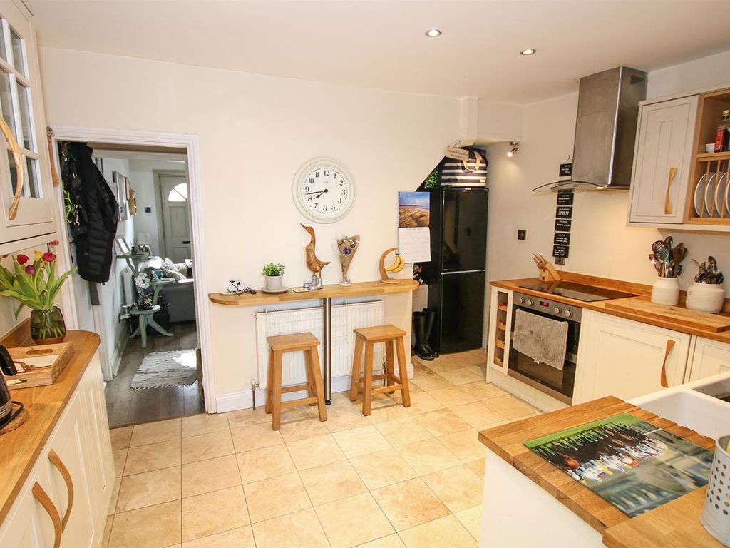 2 bed terraced house for sale in Park Avenue, Newmarket CB8, £230,000