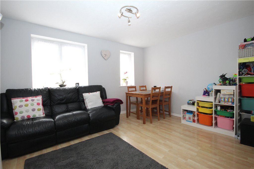 1 bed flat for sale in Redford Close, Feltham TW13, £200,000