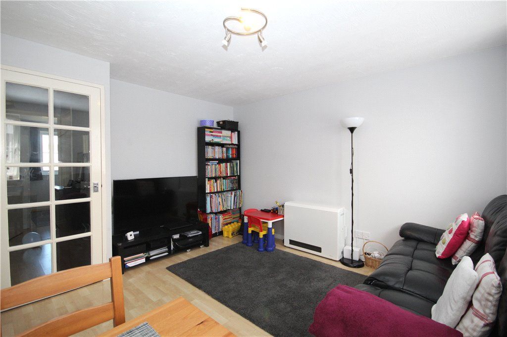 1 bed flat for sale in Redford Close, Feltham TW13, £200,000
