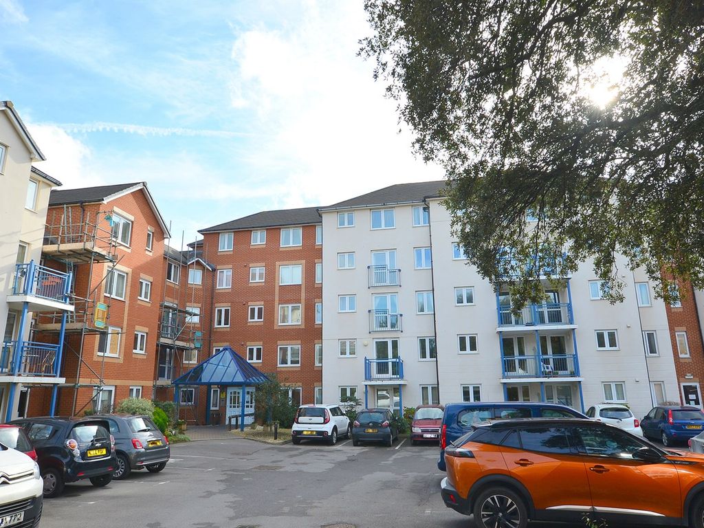 1 bed flat for sale in Beach Road, Weston-Super-Mare BS23, £90,000