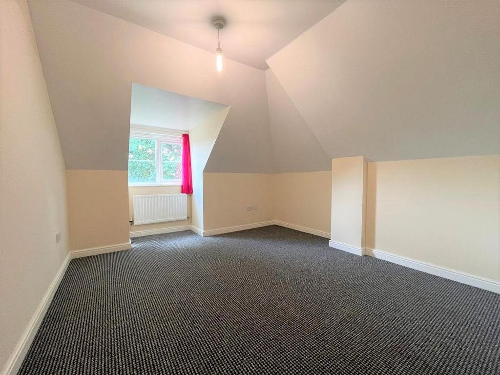 2 bed flat for sale in Appleby Close, Hillingdon UB8, £270,000