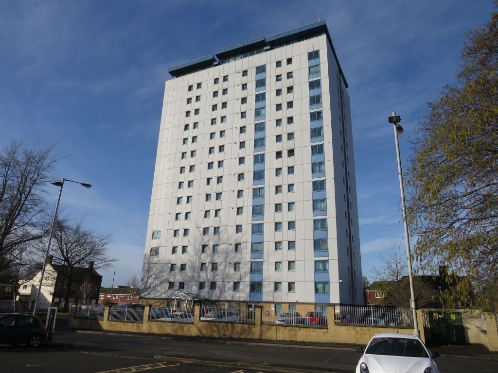 2 bed flat for sale in Gomer Street, Willenhall WV13, £80,000