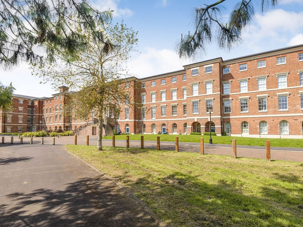 2 bed flat for sale in St. Georges Parkway, Stafford ST16, £175,000