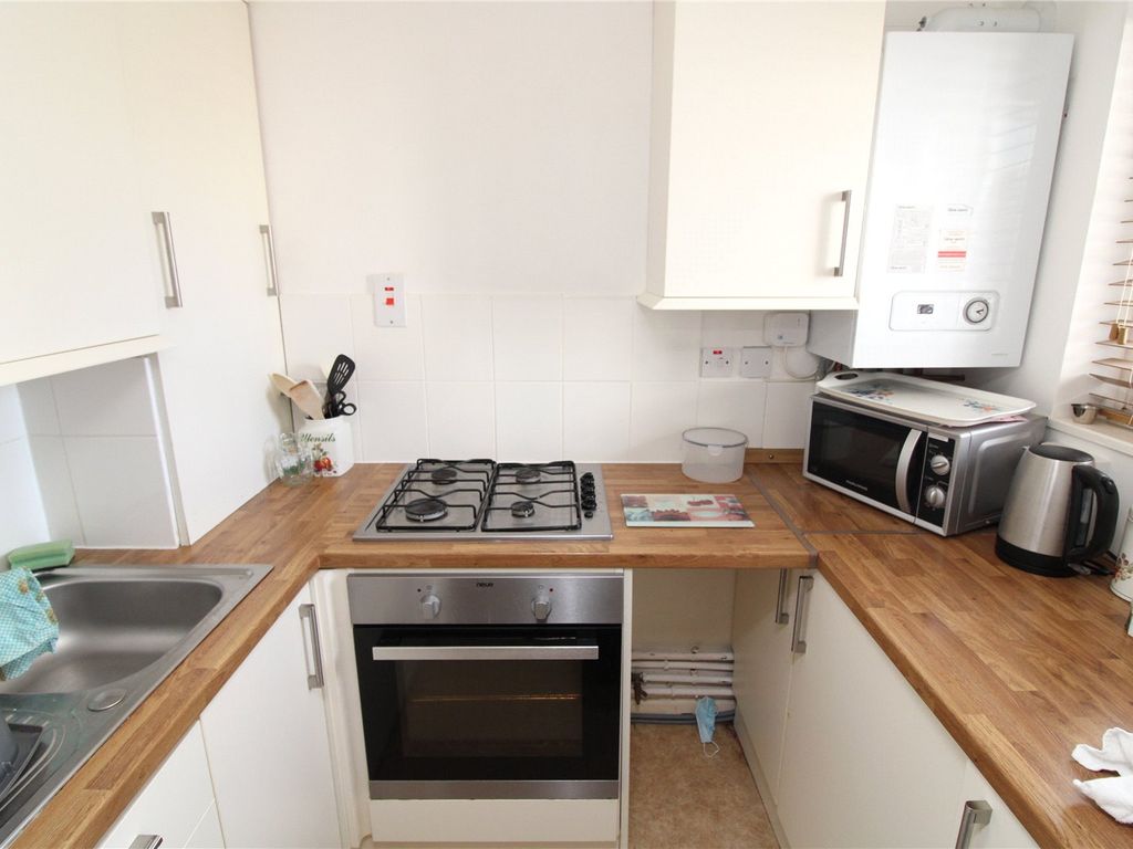 2 bed flat for sale in Mount Pleasant Road, Poole Park, Poole, Dorset BH15, £115,000