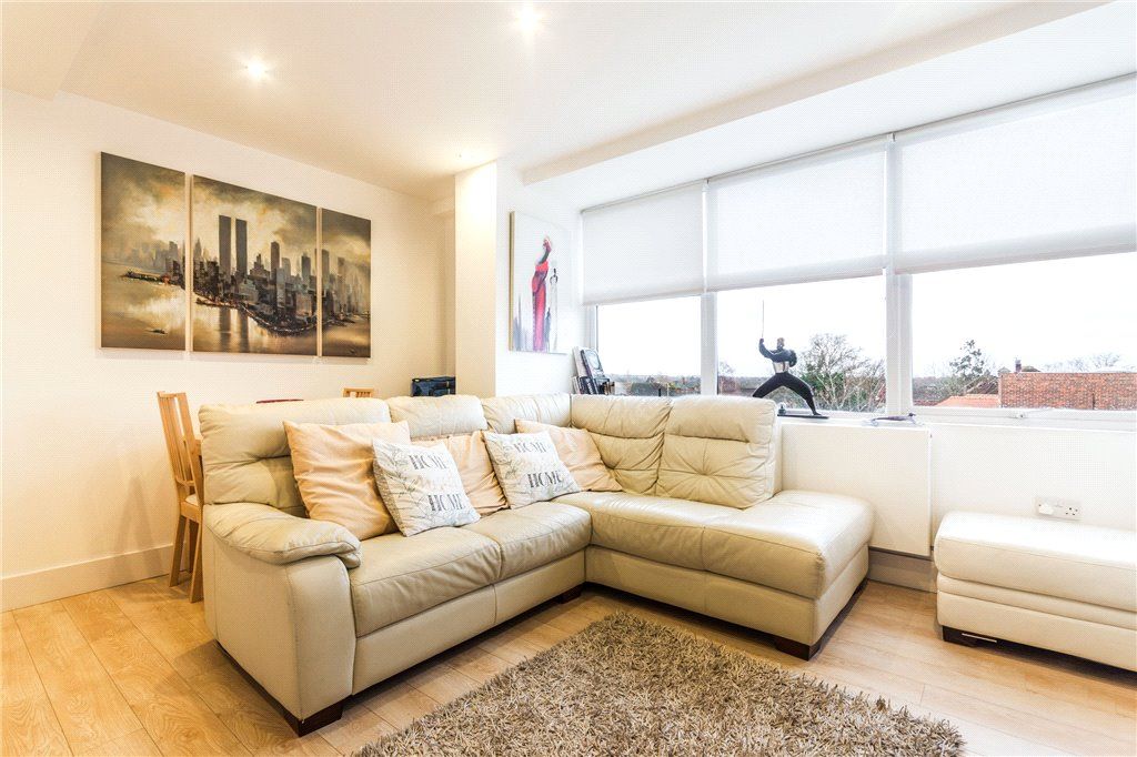 1 bed flat for sale in Market Place, Wokingham, Berkshire RG40, £185,000