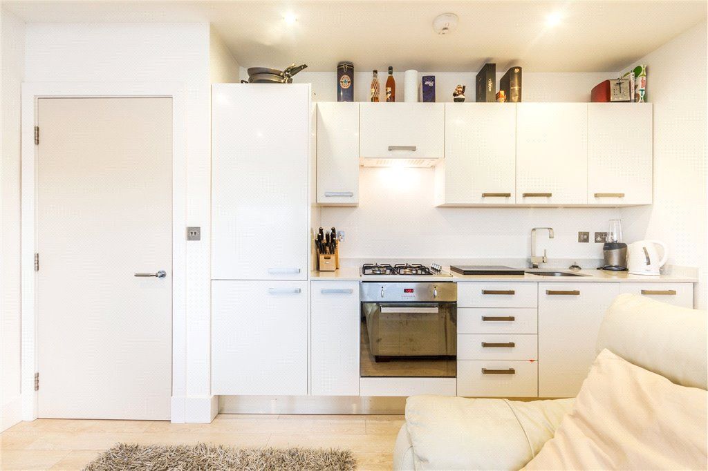 1 bed flat for sale in Market Place, Wokingham, Berkshire RG40, £185,000