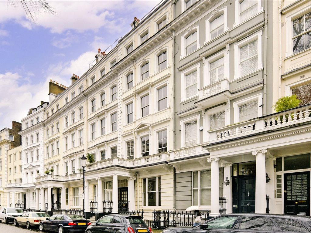 1 bed flat for sale in Cornwall Gardens, London SW7, £300,000