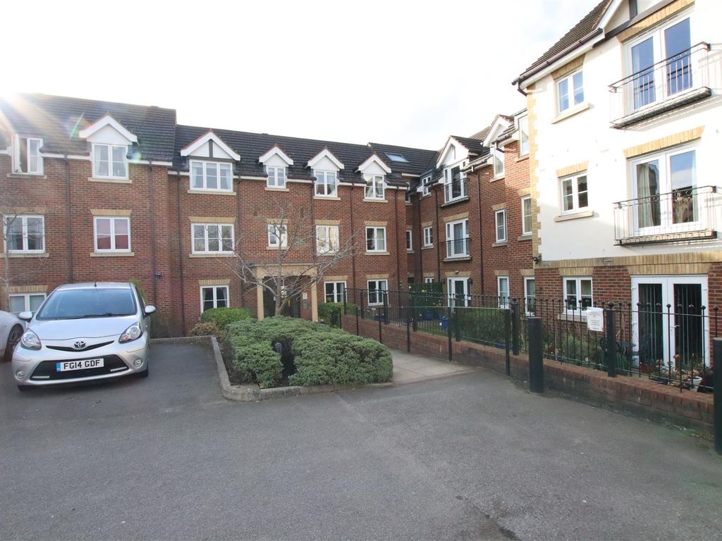 1 bed flat for sale in Calcot Priory, Bath Road, Calcot, Reading RG31, £95,000
