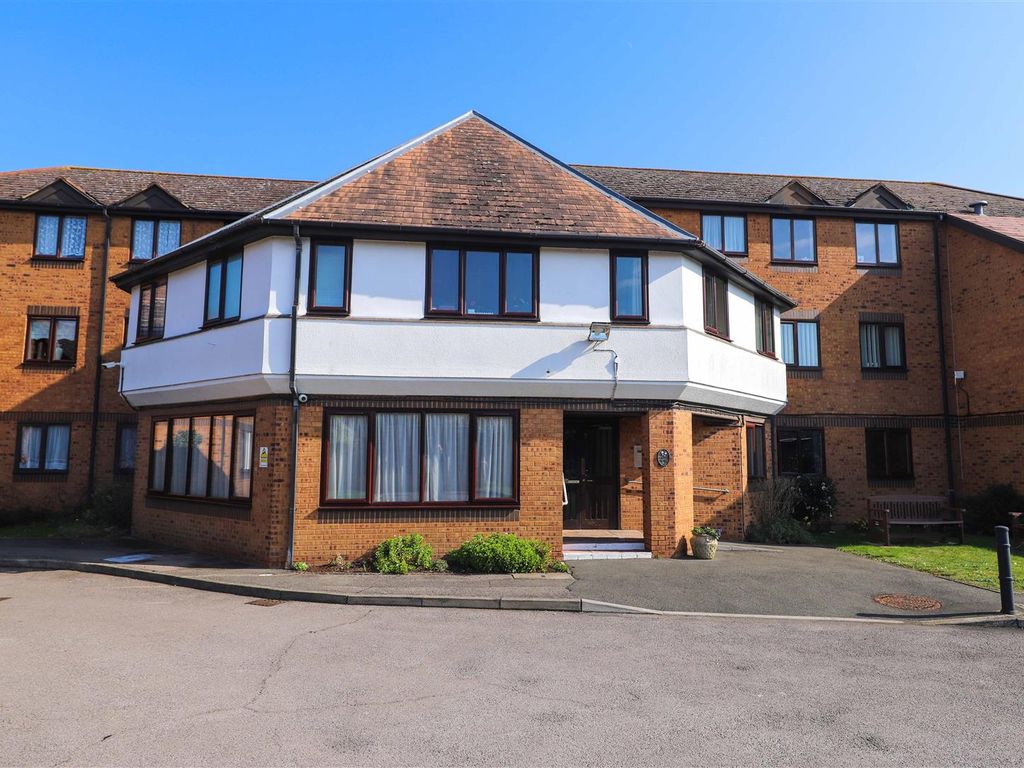 1 bed flat for sale in Leaside Court, The Larches, Hillingdon UB10, £127,500