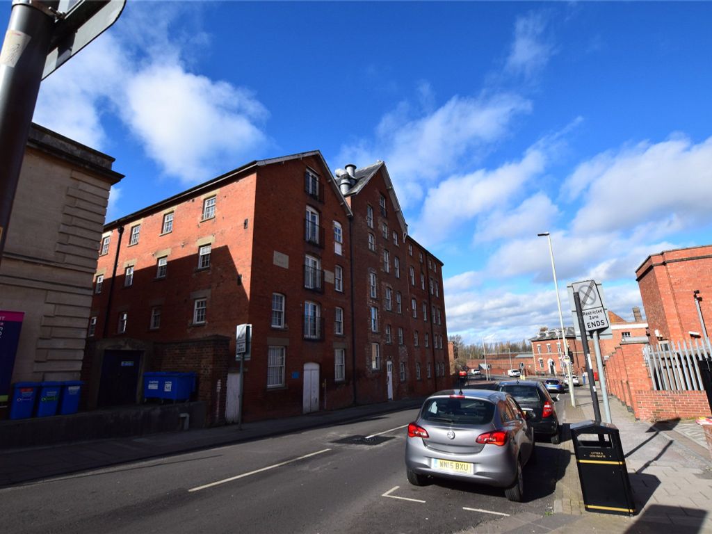 1 bed flat for sale in Commercial Road, Gloucester GL1, £135,000