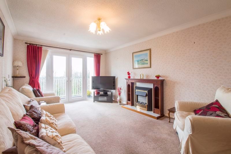 2 bed flat for sale in Stow Park Crescent, Newport NP20, £125,000