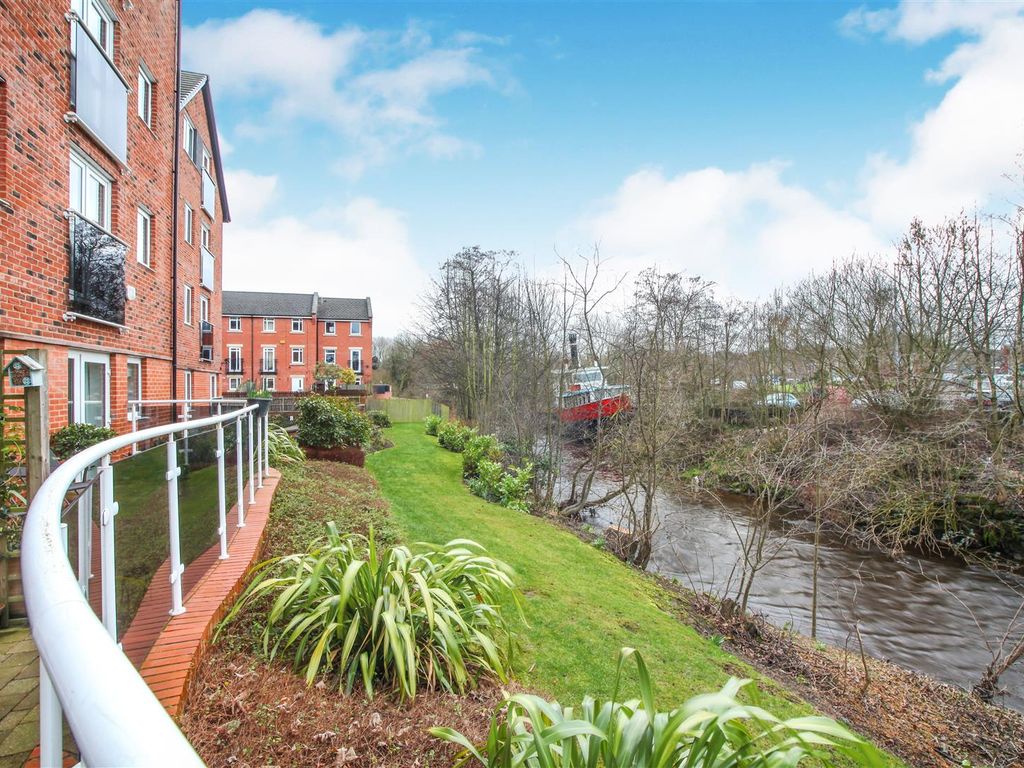 1 bed flat for sale in Dane Court, Mill Green, Congleton CW12, £130,000