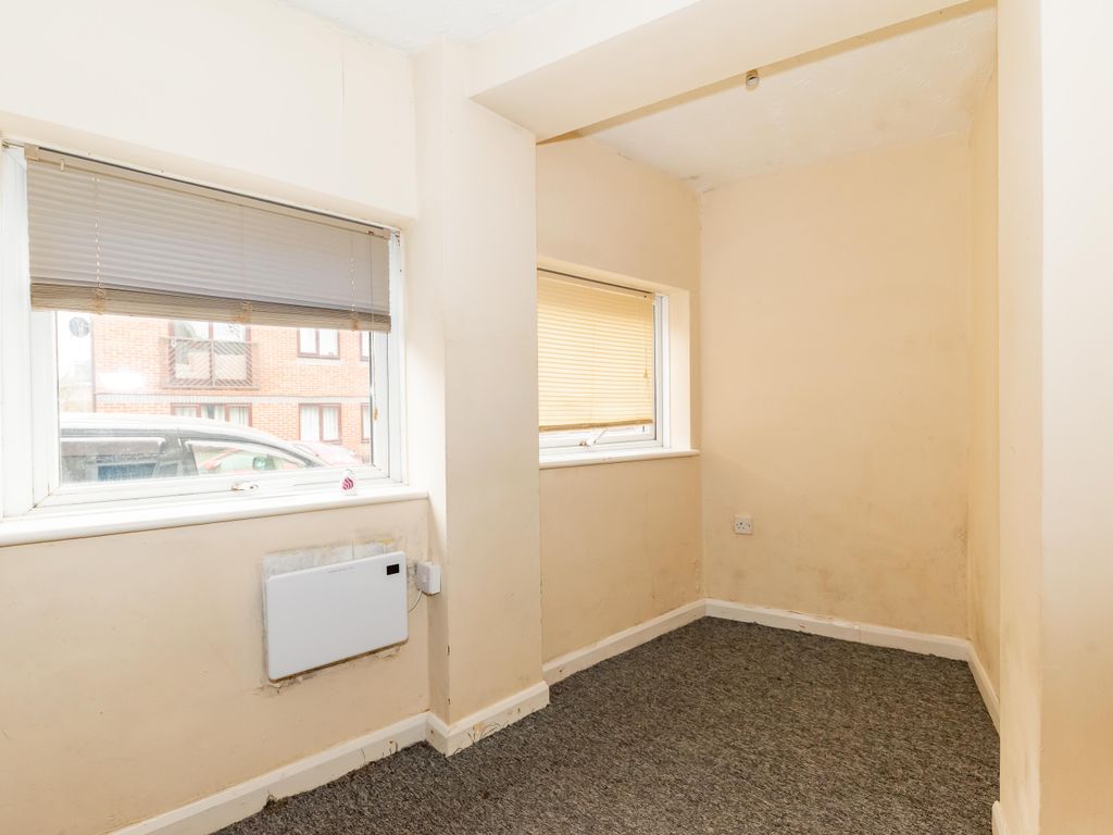 1 bed flat for sale in Frimley Road, Camberley GU15, £90,000