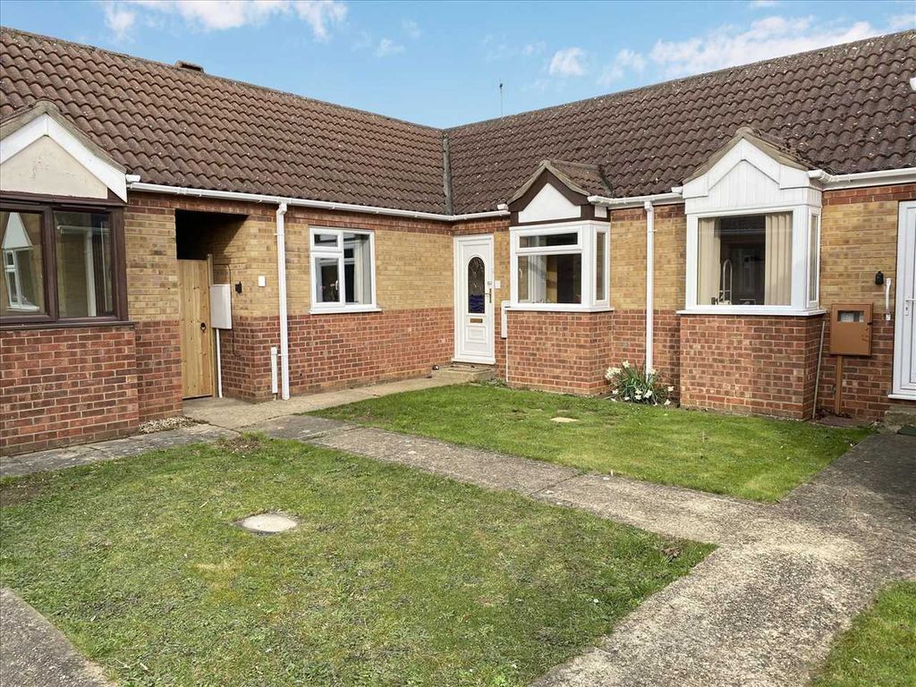 2 bed bungalow for sale in Smeeton Court, Sleaford NG34, £161,000