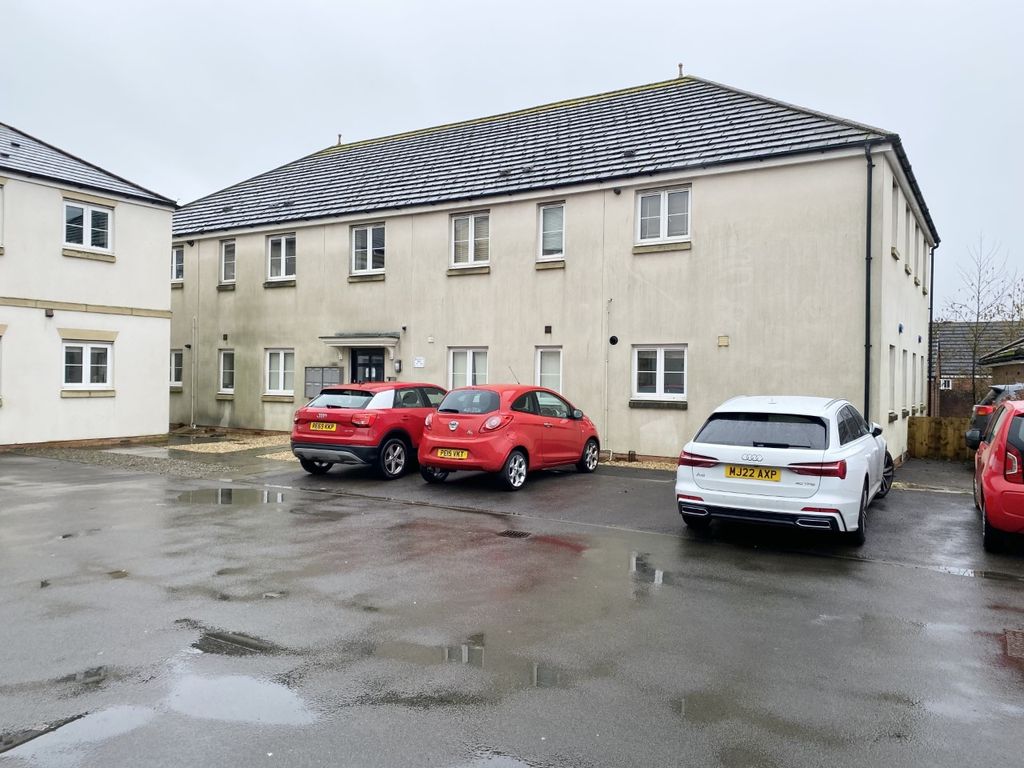 1 bed flat for sale in Bryntirion, Llanelli, Carmarthenshire SA15, £80,000