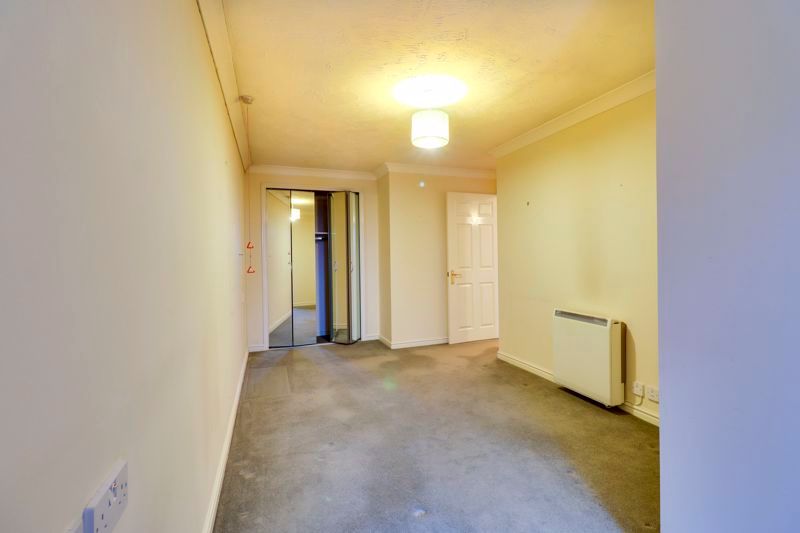 1 bed flat for sale in Hertford Road, Enfield EN3, £115,000