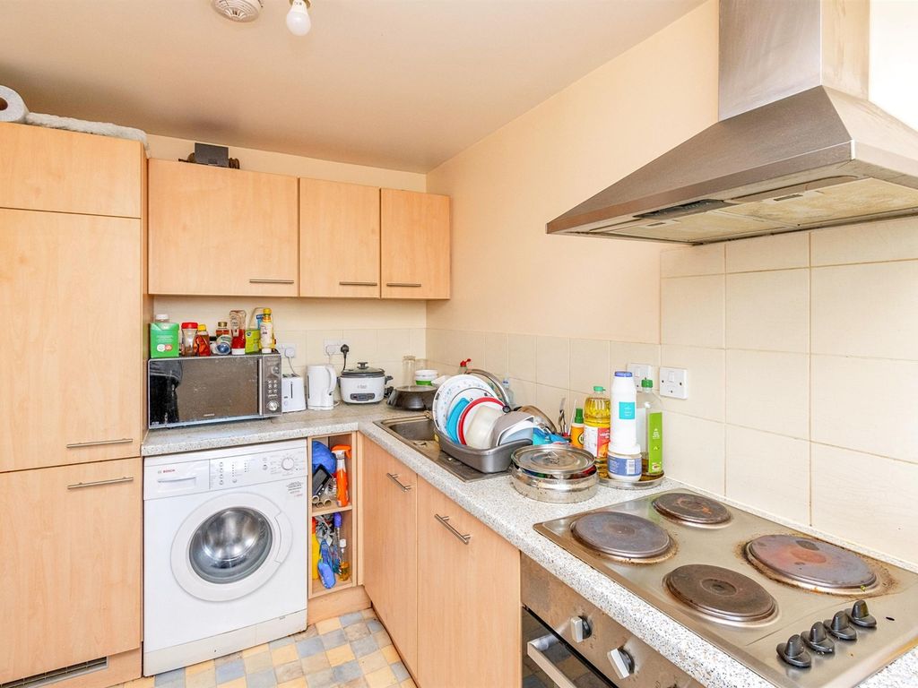 2 bed flat for sale in Gomer Street, Willenhall WV13, £69,995