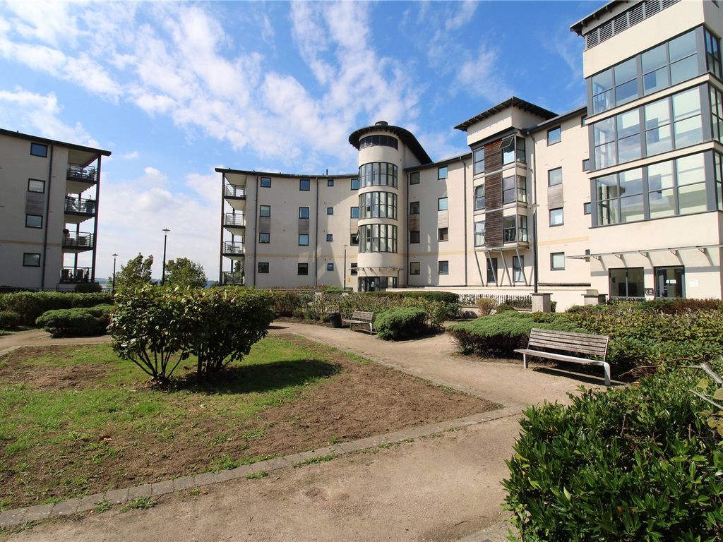 2 bed flat for sale in Pasteur Drive, Old Town, Swindon SN1, £140,000