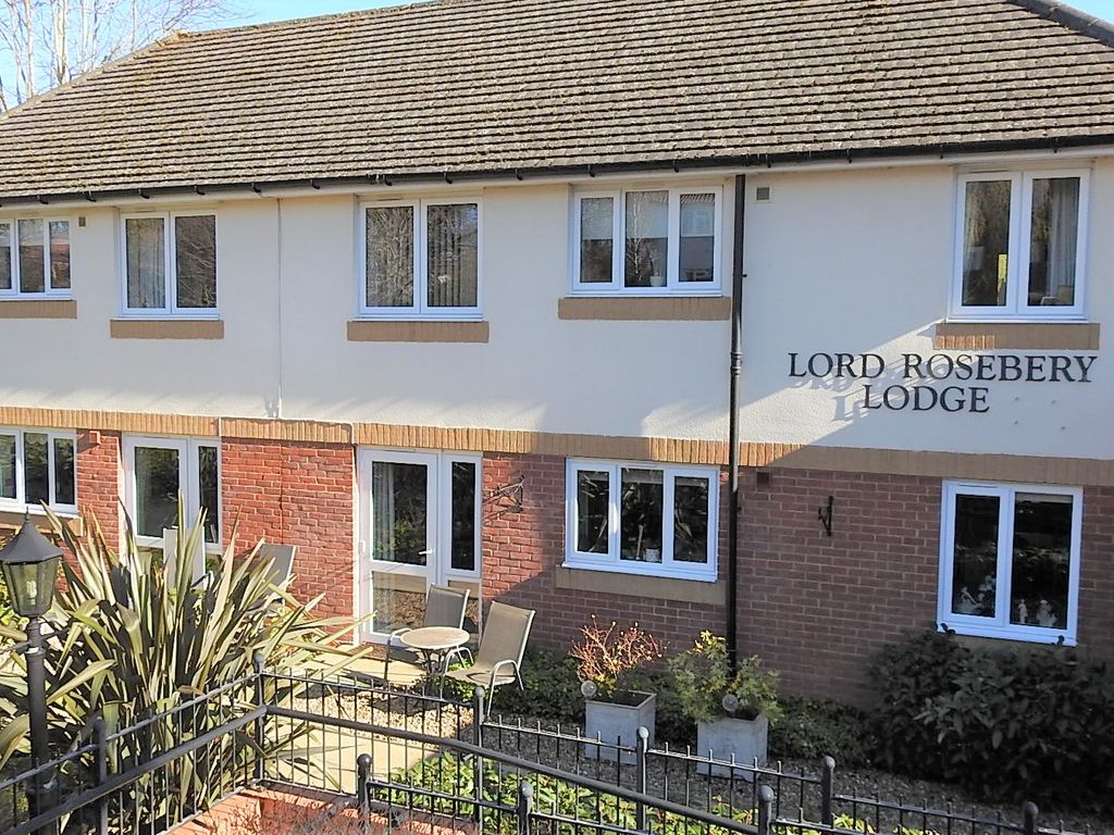2 bed flat for sale in Lord Rosebery Lodge, Elm Grove, Epsom KT18, £195,000
