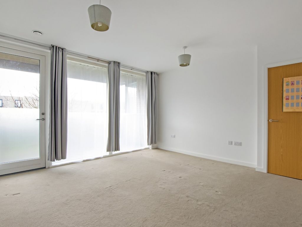 1 bed flat for sale in Fellows House, Lilywhite Drive, Cambridge CB4, £139,500