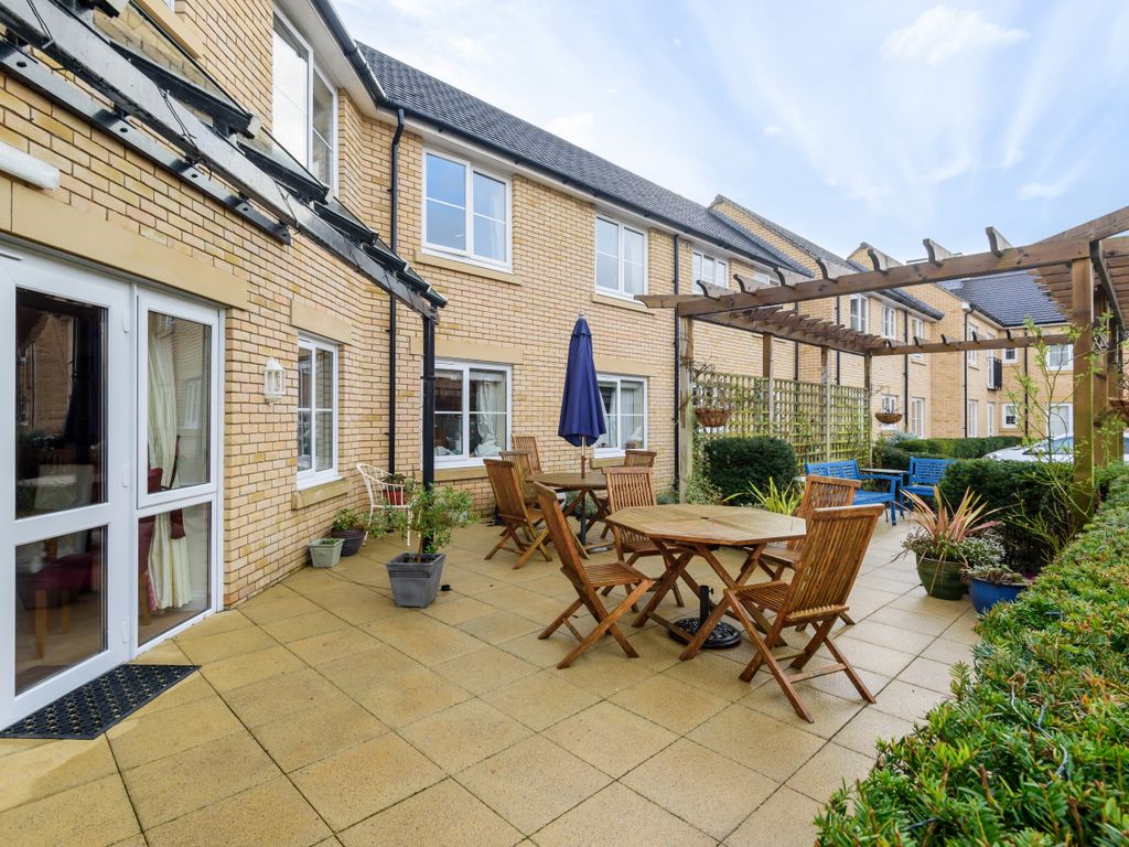 1 bed flat for sale in Somerford Road, Cirencester GL7, £190,000