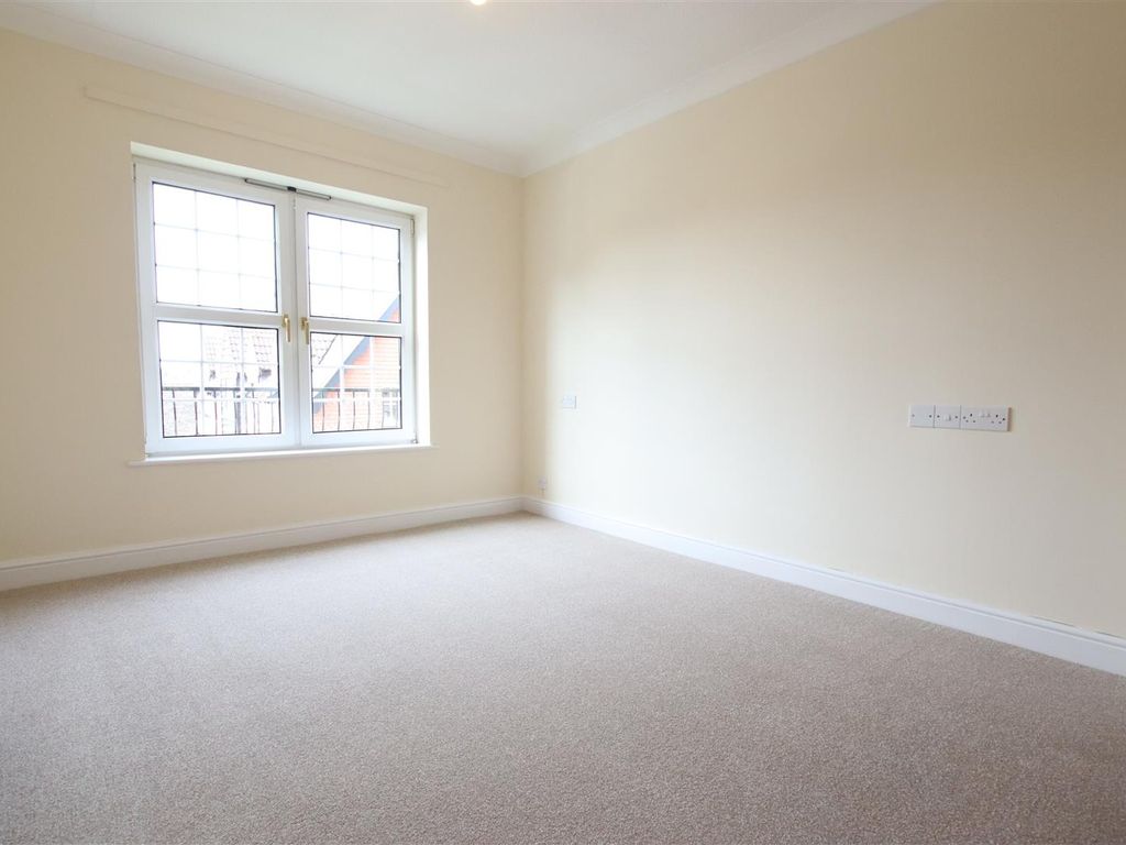 1 bed flat for sale in Park Lane, Tilehurst, Reading RG31, £175,000