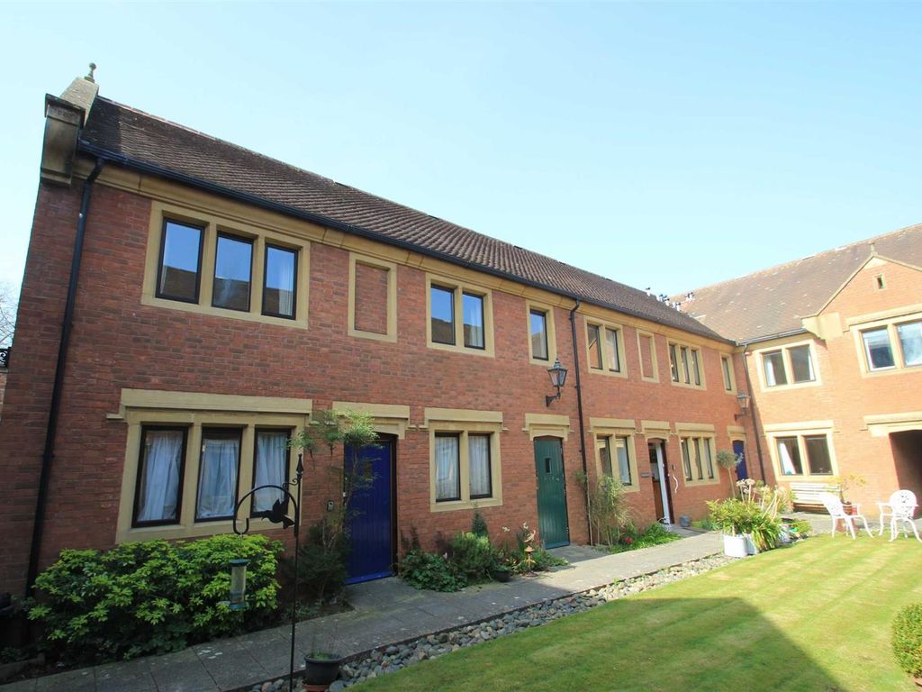 2 bed flat for sale in College Court, College Street, Ludlow SY8, £100,000