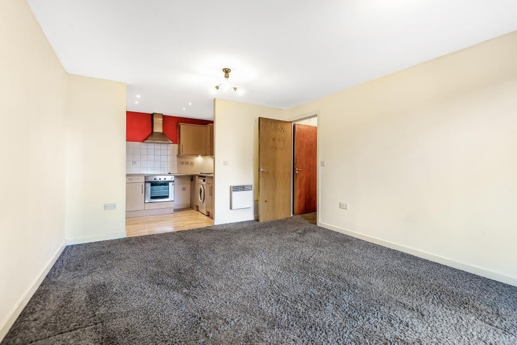 1 bed flat for sale in Slough, Berkshire SL1, £140,000