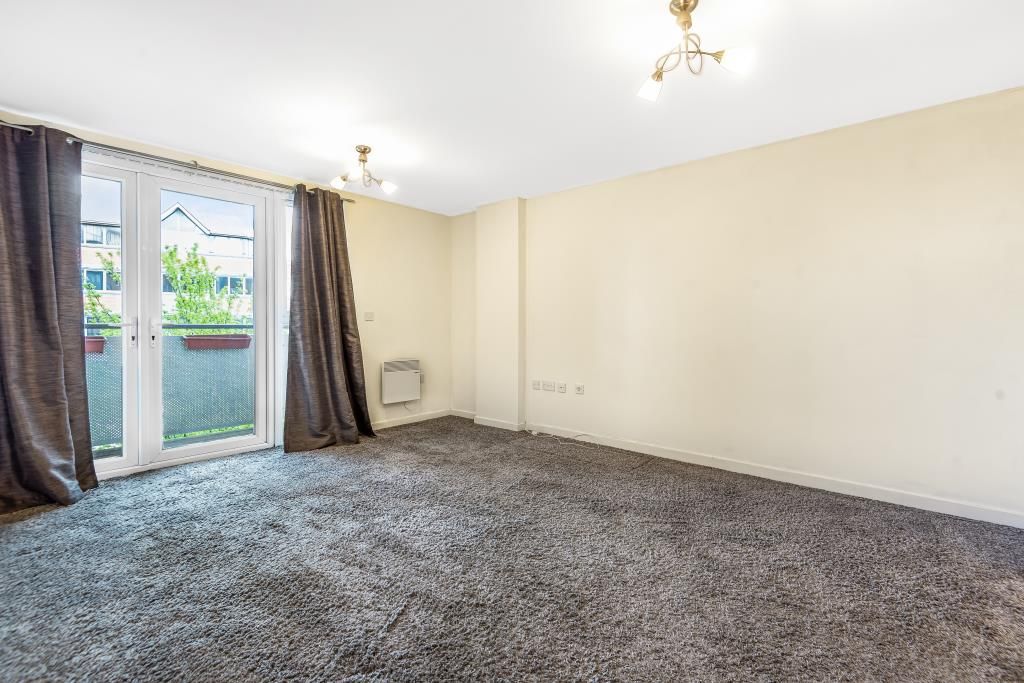 1 bed flat for sale in Slough, Berkshire SL1, £140,000
