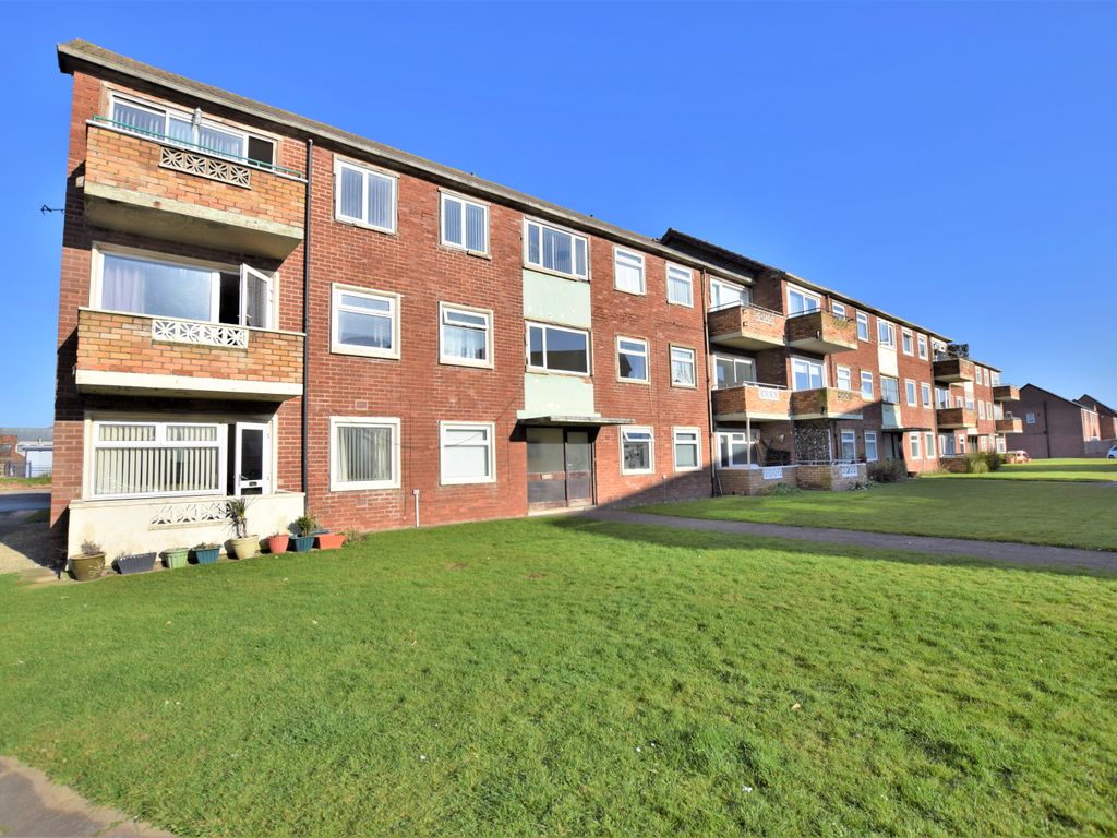 2 bed flat for sale in New Road, Lytham St. Annes FY8, £45,000