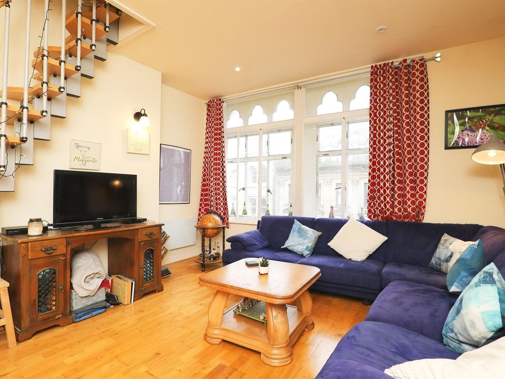 2 bed flat for sale in High Street, Cardiff CF10, £225,000