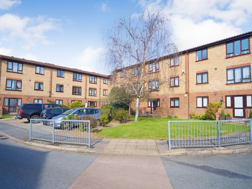 1 bed flat for sale in Churchill Court, Ainsley Close, London N9, £140,000