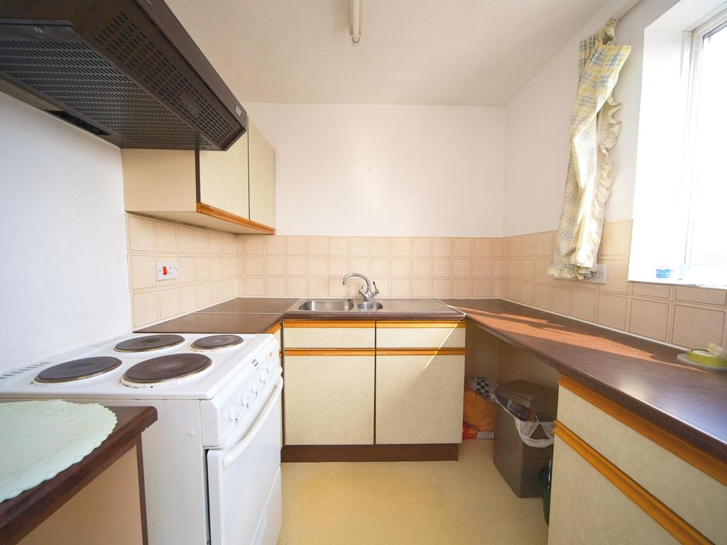 1 bed flat for sale in Churchill Court, Ainsley Close, London N9, £140,000