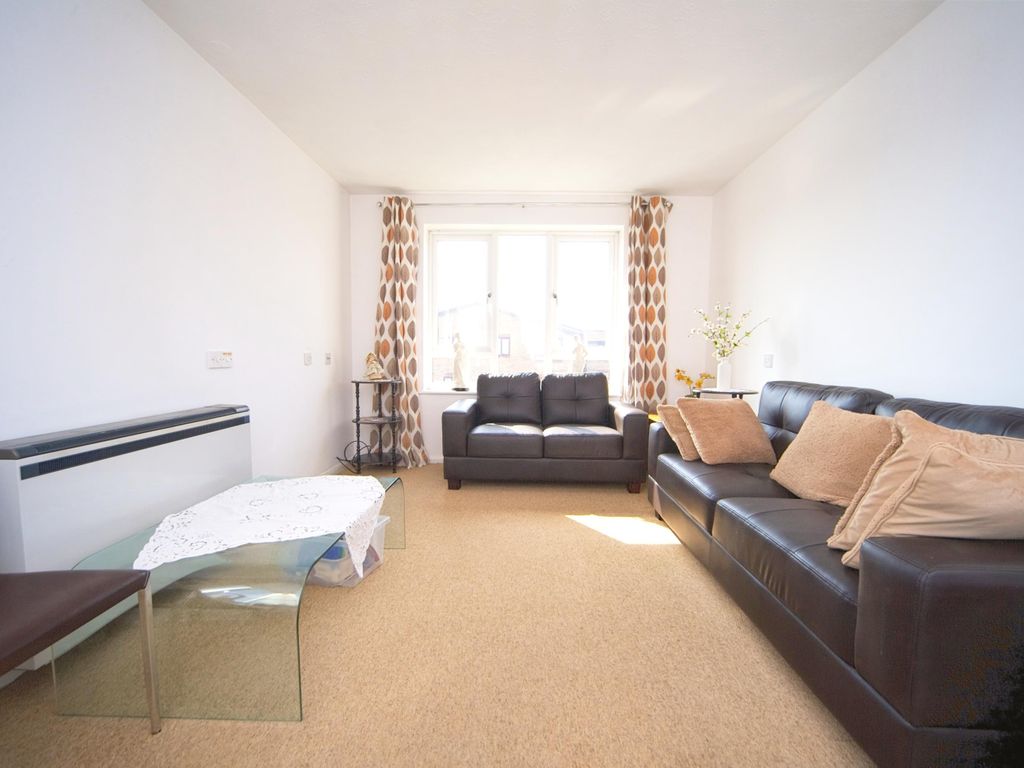 1 bed flat for sale in Churchill Court, Ainsley Close, London N9, £140,000