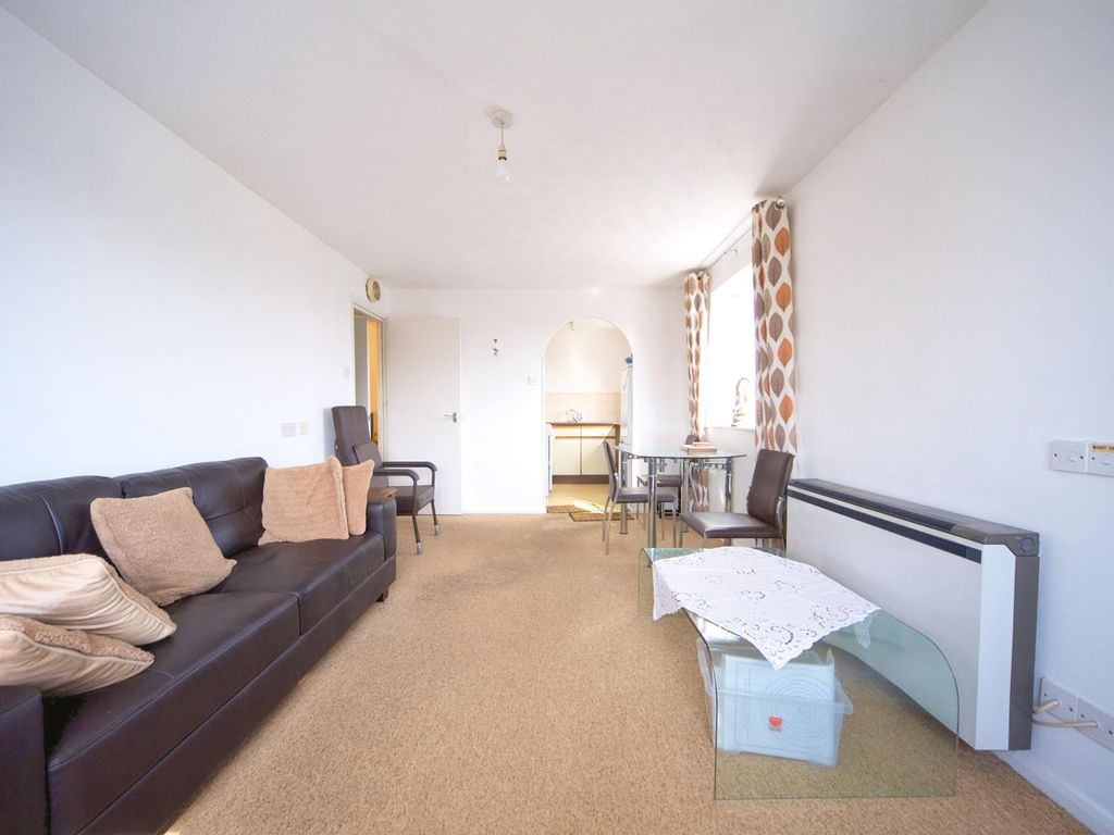 1 bed flat for sale in Churchill Court, Ainsley Close, London N9, £140,000