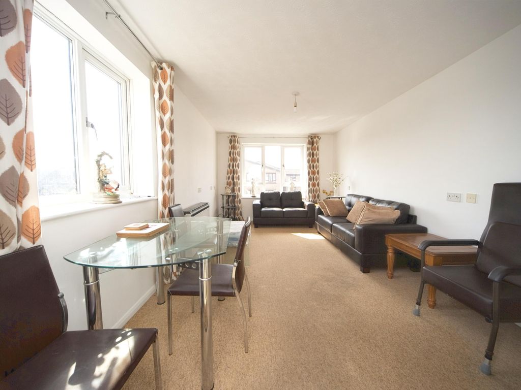 1 bed flat for sale in Churchill Court, Ainsley Close, London N9, £140,000