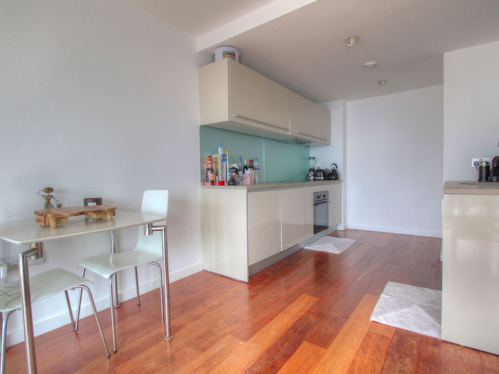 1 bed flat for sale in Beetham Tower, Deansgate, Manchester M3, £170,000