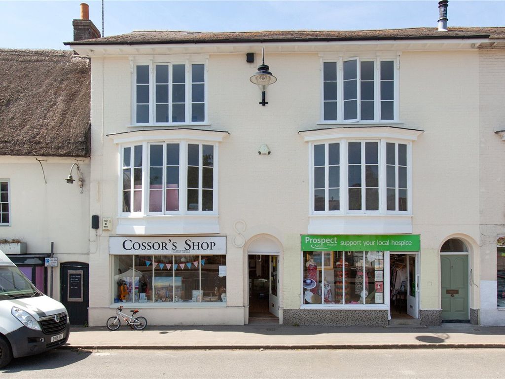2 bed flat for sale in Market Place, Pewsey, Wiltshire SN9, £195,000