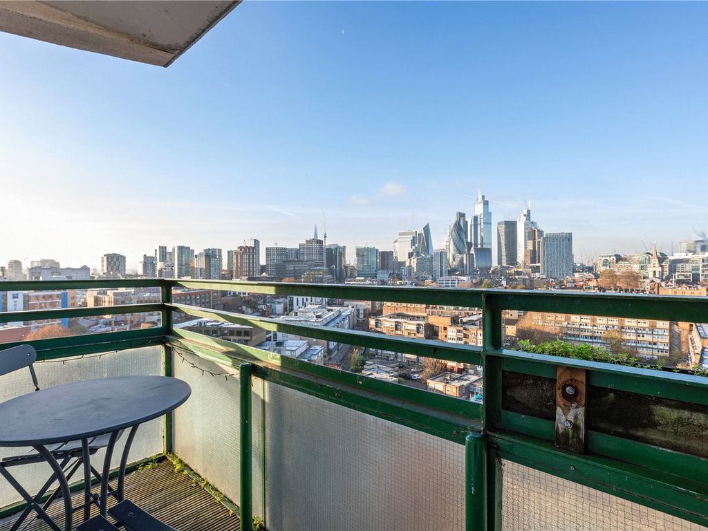 2 bed flat for sale in Old Montague Street, London E1, £295,000
