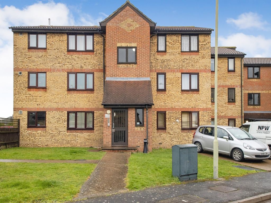 1 bed flat for sale in Himalayan Way, Watford WD18, £170,000