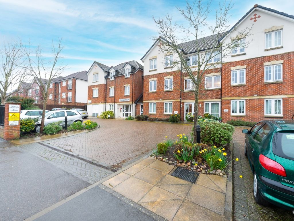 1 bed flat for sale in Prices Lane, Reigate RH2, £195,000