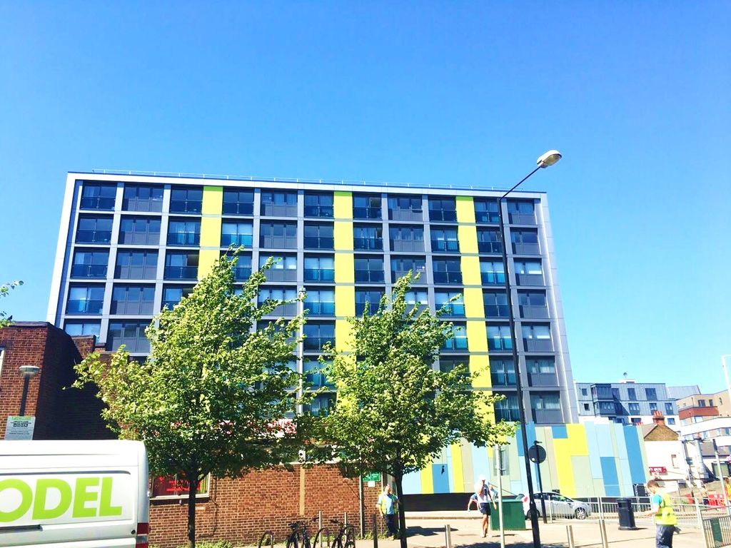 Studio for sale in Trident House, 76 Station Road, Hayes UB3, £299,000
