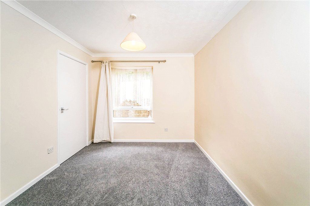 2 bed flat for sale in Starlings Drive, Tilehurst, Reading RG31, £220,000