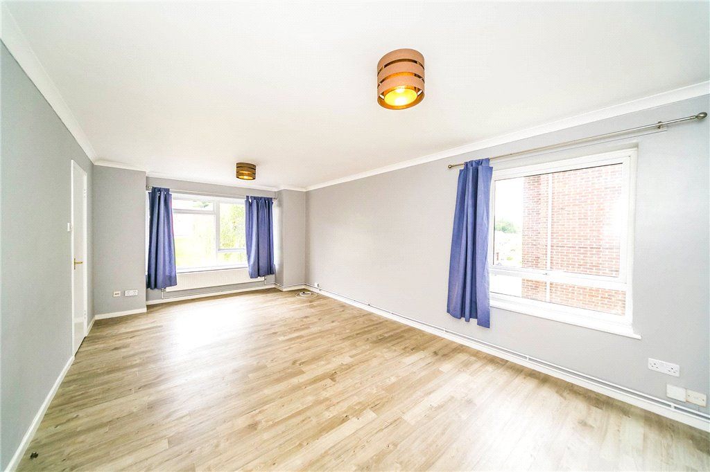 2 bed flat for sale in Starlings Drive, Tilehurst, Reading RG31, £220,000