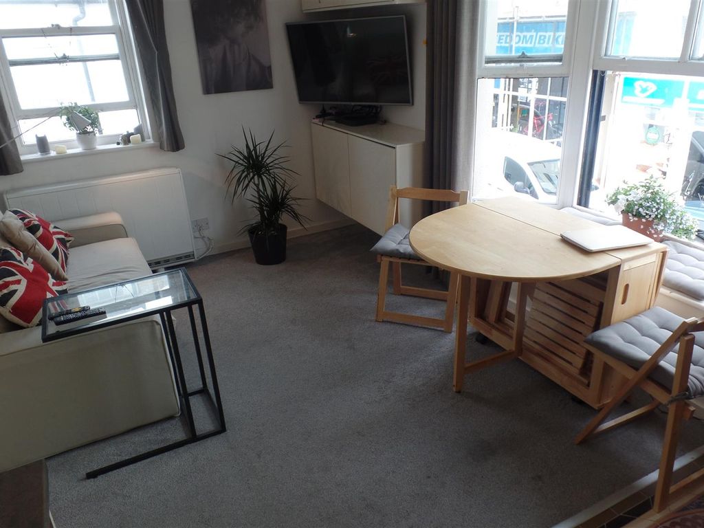 1 bed flat for sale in George Street, Brighton BN2, £220,000
