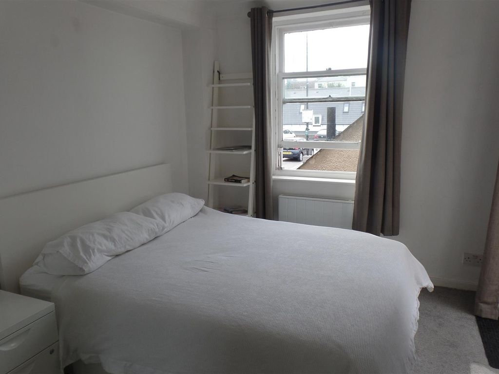 1 bed flat for sale in George Street, Brighton BN2, £220,000