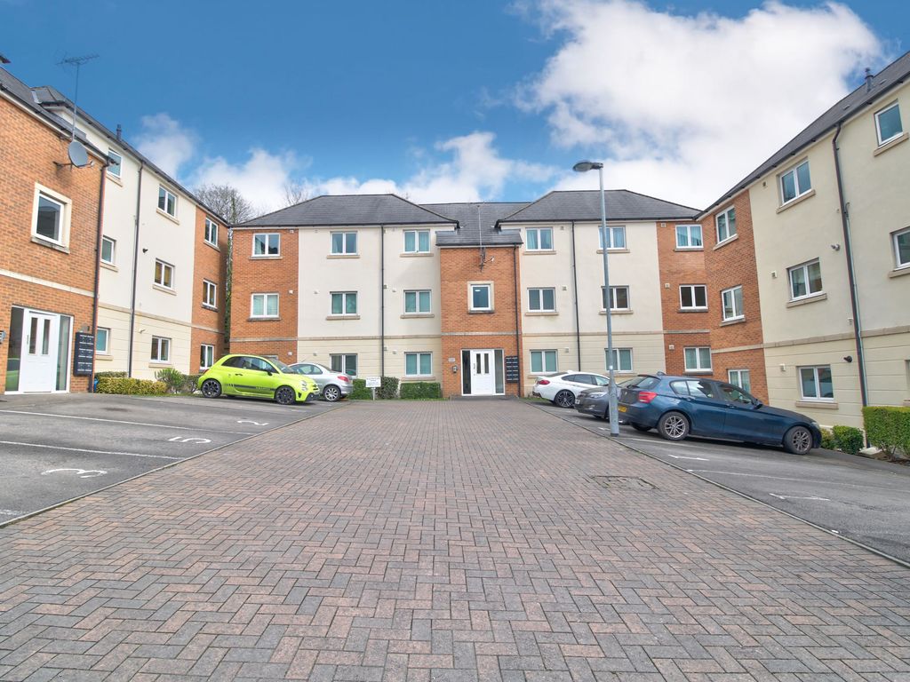 2 bed flat for sale in Golden Mile View, Newport NP20, £140,000