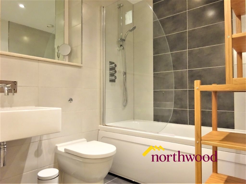 1 bed flat for sale in I-Land Development, City Centre, Birmingham B5, £175,000