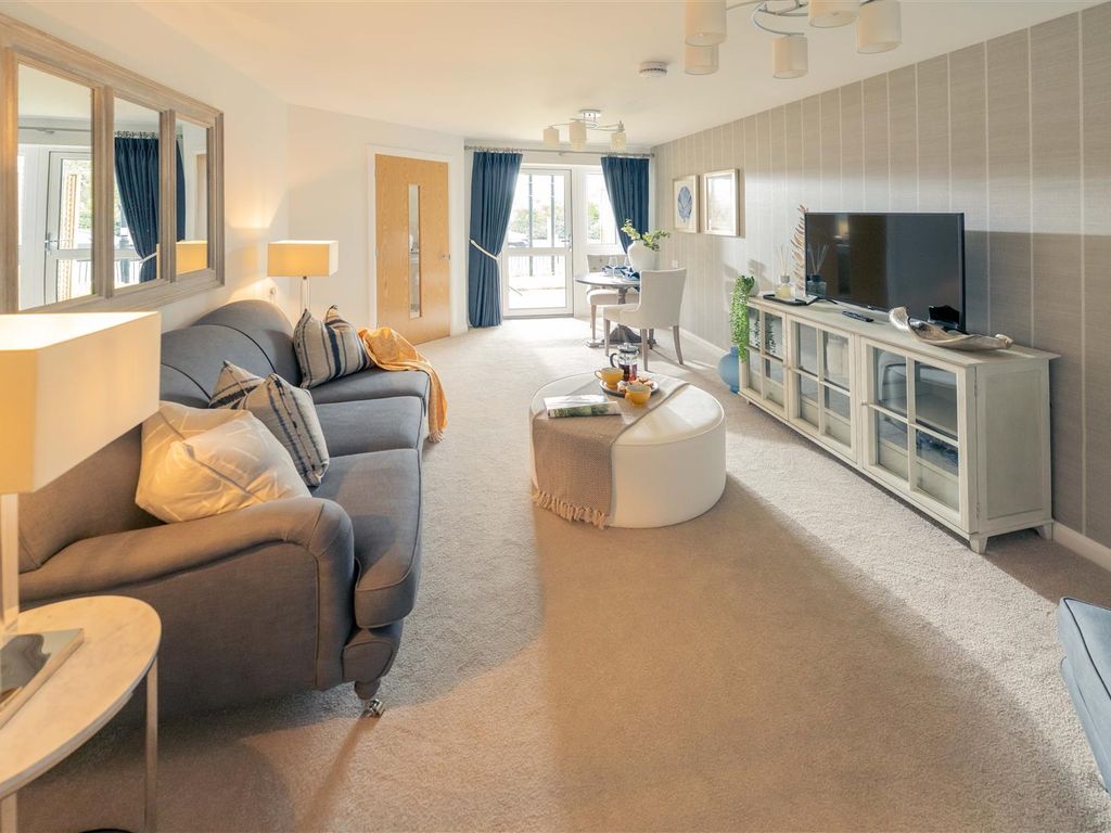 1 bed flat for sale in Marine Avenue, Whitley Bay NE26, £249,999